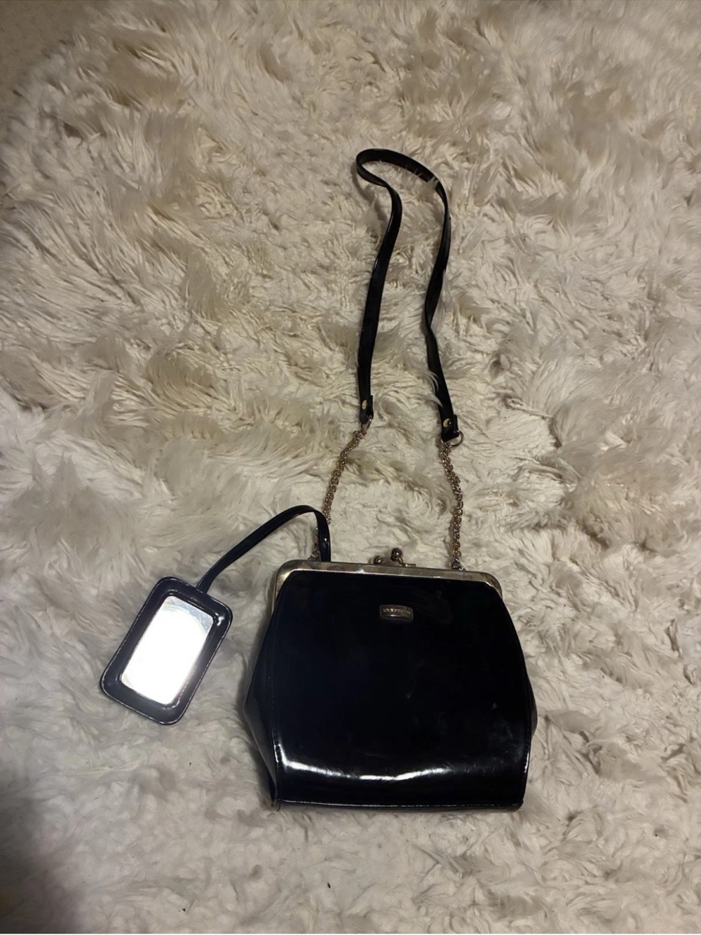LIZ Claiborne Black Patent Kiss Lock Shoulder Bag Gold Chain Strap Mirror